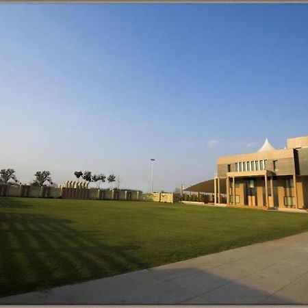 The Celestial Park, Bhopal Hotel Bagian luar foto