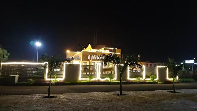 The Celestial Park, Bhopal Hotel Bagian luar foto