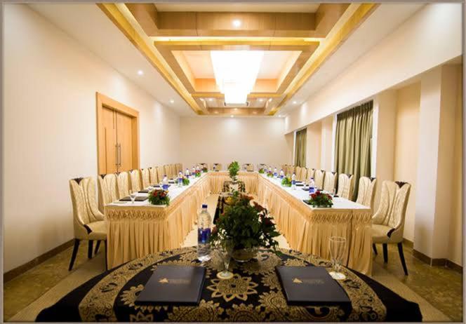 The Celestial Park, Bhopal Hotel Bagian luar foto