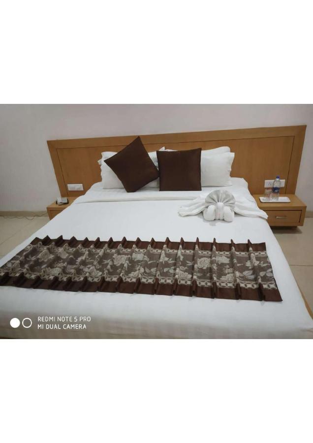 The Celestial Park, Bhopal Hotel Bagian luar foto