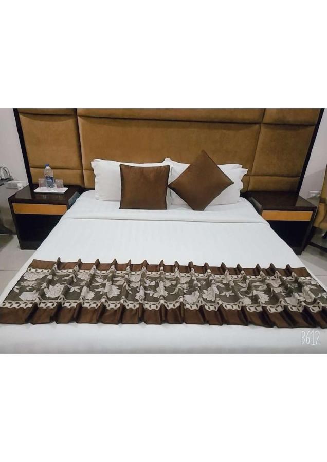 The Celestial Park, Bhopal Hotel Bagian luar foto